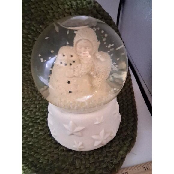 Snow Globe With Child & Snowman Figurine On White Star-Patterned Base Dept 56 Mu - Picture 7 of 8